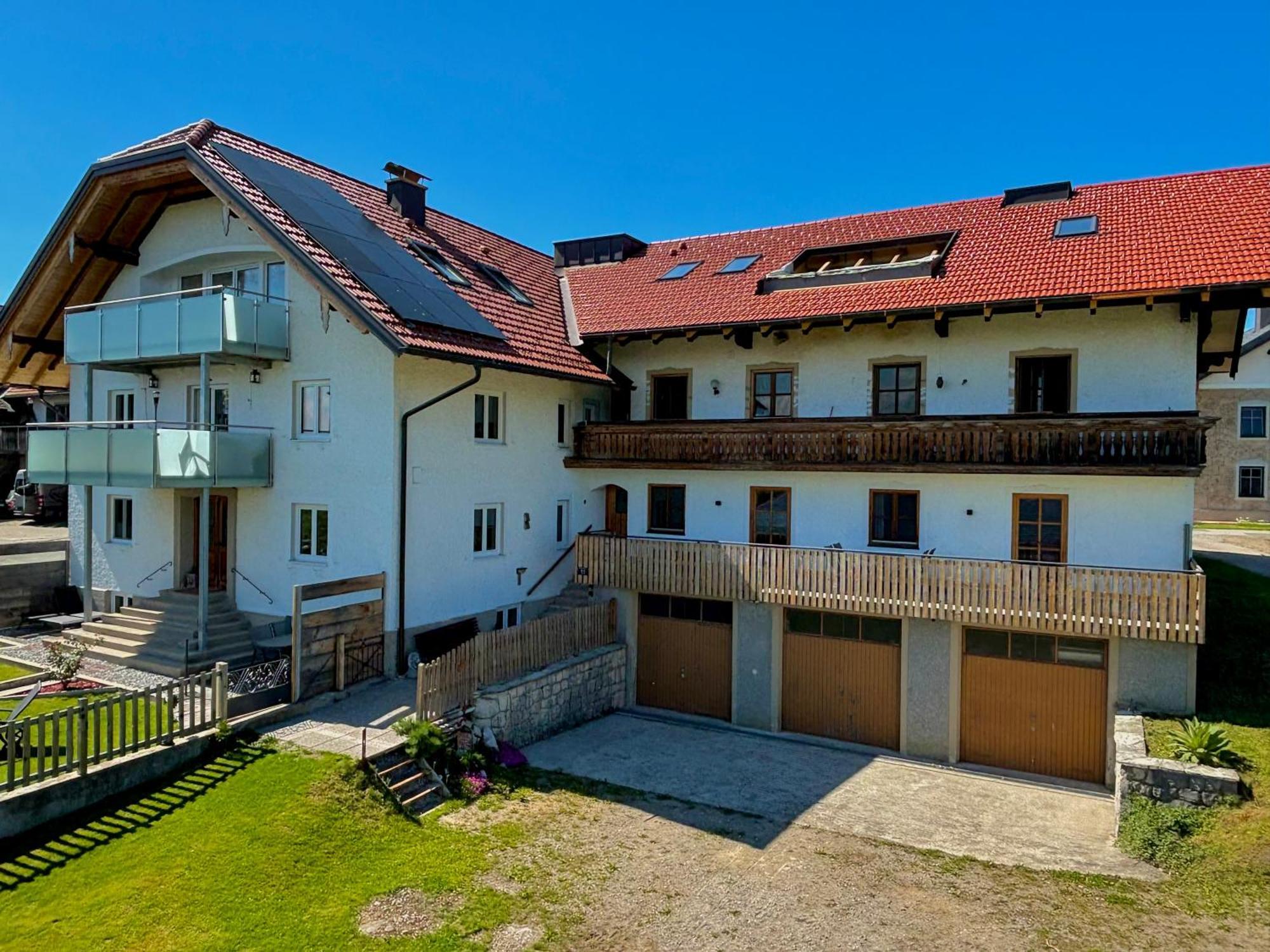 Gaesthaus "Seeblick" Seekirchen am Wallersee Buitenkant foto
