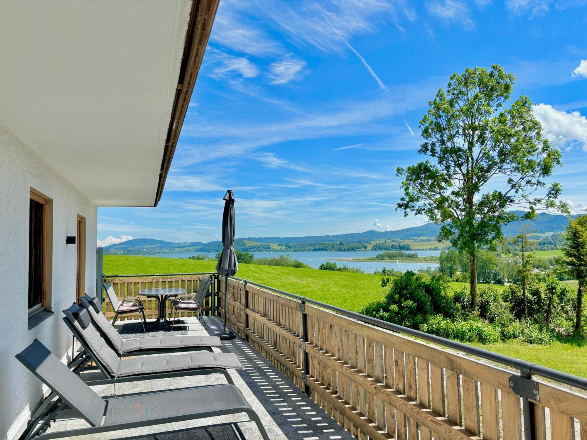 Gaesthaus "Seeblick" Seekirchen am Wallersee Buitenkant foto